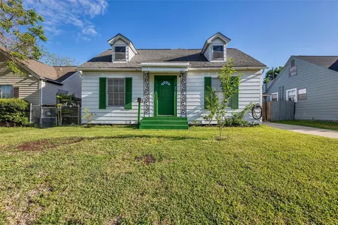 218 Olive Ave, Pasadena, TX 77506