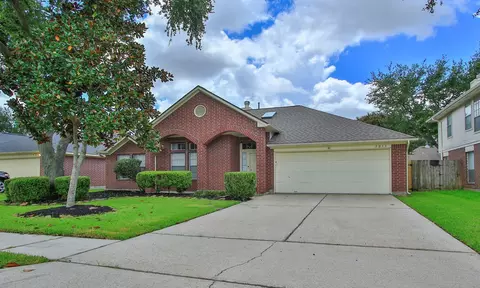 5013 Parkcrest Dr, La Porte, TX 77571
