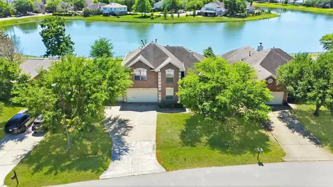 9203 E Lakeside Dr, Magnolia, TX 77354