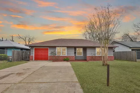 9211 Vinearbor St, Houston, TX 77033