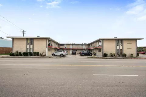 516 Holiday Dr, Galveston, TX 77550
