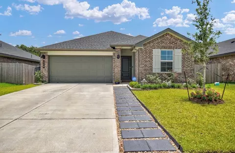 328 Amy St, Angleton, TX 77515