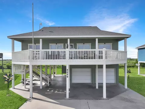 3229 Castle Dr, Crystal Beach, TX 77650