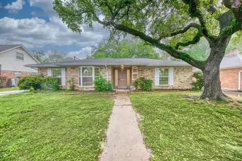 5722 Cheltenham Dr, Houston, TX 77096