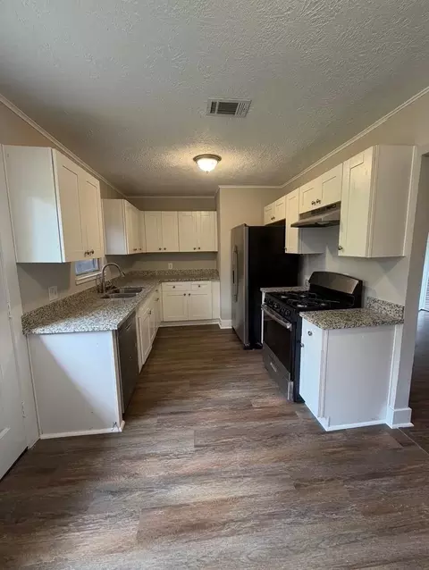 113 E Witcher Ln, Houston, TX 77076