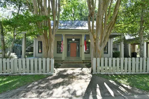 4941 Main St, Chappell Hill, TX 77426
