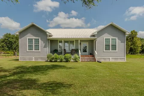 1401 E Buccaneer Dr, Winnie, TX 77665