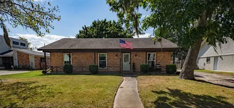 107 Anchusa Street St, Lake Jackson, TX 77566
