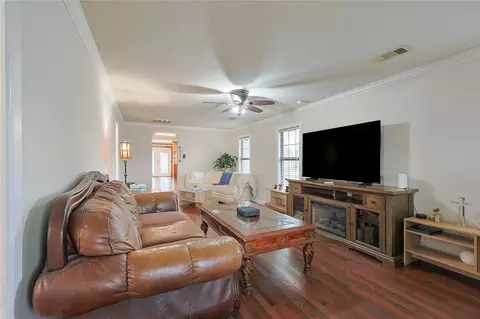 2410 Harris St, Baytown, TX 77521