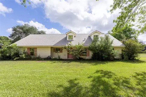 268 Sue Ann St, El Campo, TX 77437