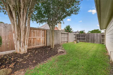 Exterior - 20007 Glen Lake Dr, Spring, TX 77388 photo 10 of 10