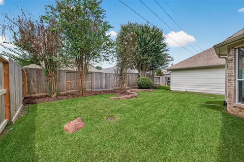 Exterior - 20007 Glen Lake Dr, Spring, TX 77388 photo 7 of 10