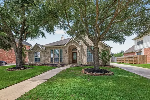 Exterior - 20007 Glen Lake Dr, Spring, TX 77388 photo 2 of 10