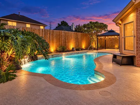 310 Cedar Lake Dr, League City, TX 77573