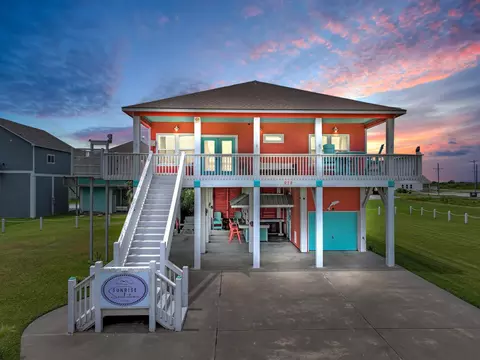 979 Palmridge Dr, Crystal Beach, TX 77650