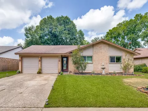 1615 Pecan Hollow St, Pearland, TX 77581