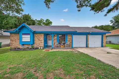 6011 Knotty Wood Dr, Houston, TX 77092