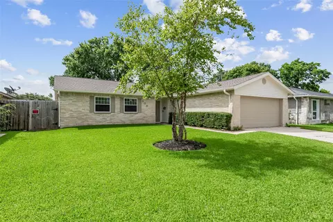 306 Woodvale Dr, League City, TX 77573