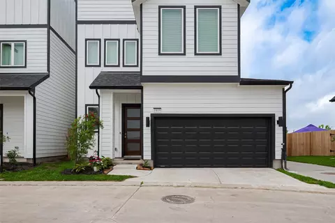 1615 Regents Gate Rd, Houston, TX 77055