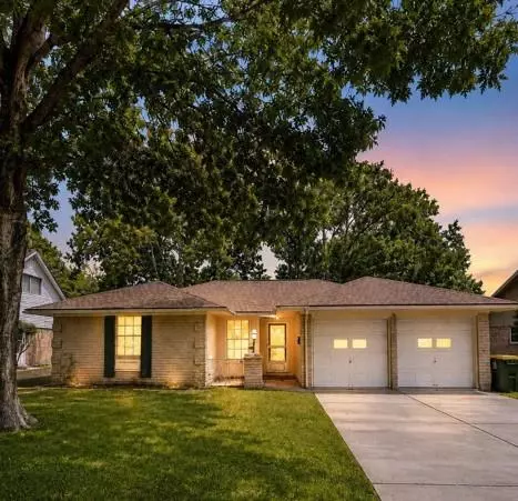 2707 Livingston Dr, Pearland, TX 77584
