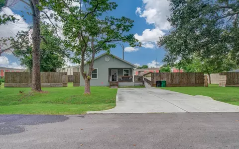 2722 Vega St, Houston, TX 77088