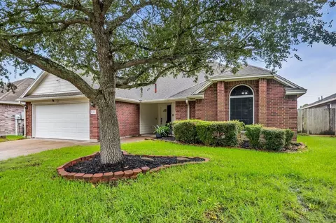 657 26th Ave N, Texas City, TX 77590