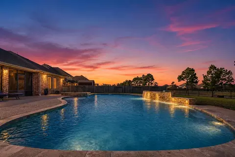 4115 Broadmoor Dr, Mont Belvieu, TX 77523