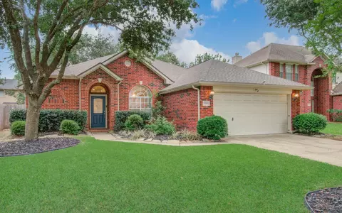 17603 W Copper Lakes Dr, Houston, TX 77095