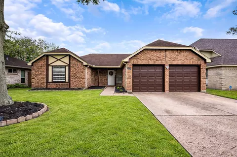 3816 Cottonwood Dr, La Porte, TX 77571