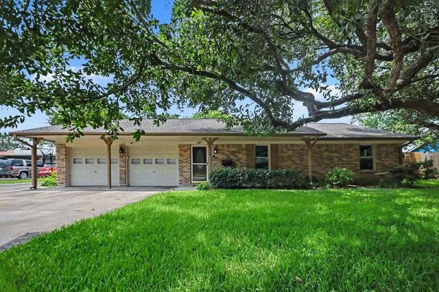 913 Cannan Dr, Angleton, TX 77515