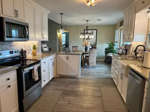 Kitchen - 818 County Road 792, Freeport, TX 77541 photo 2 of 2