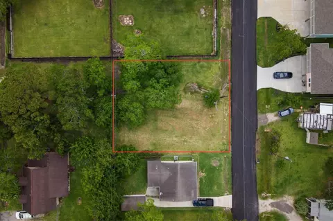 402 Bay Oaks Dr, La Porte, TX 77571