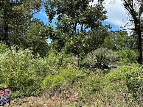 389 E Sherwood Dr, Livingston, TX 77351
