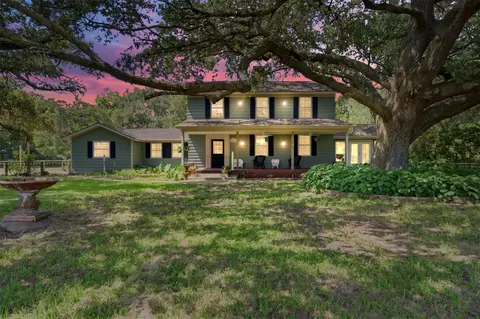 6998 Commander Roland Dr, Hitchcock, TX 77563