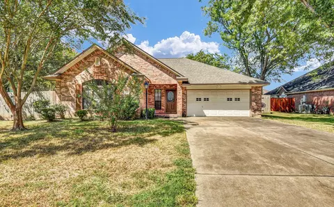 310 Chestnut St, Lake Jackson, TX 77566
