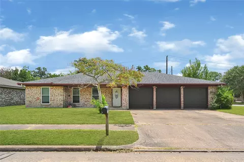 5225 Creekview Dr, La Porte, TX 77571