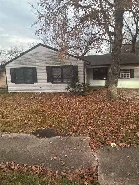 5326 Kenilwood Dr, Houston, TX 77033