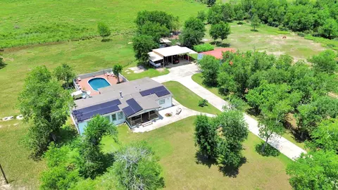 9832 Providence Rd, Needville, TX 77461