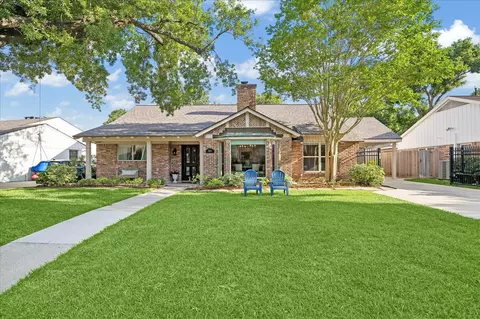 6151 Briar Rose Dr, Houston, TX 77057