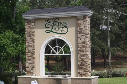 652 Cherry Hills Dr, Huntsville, TX 77340