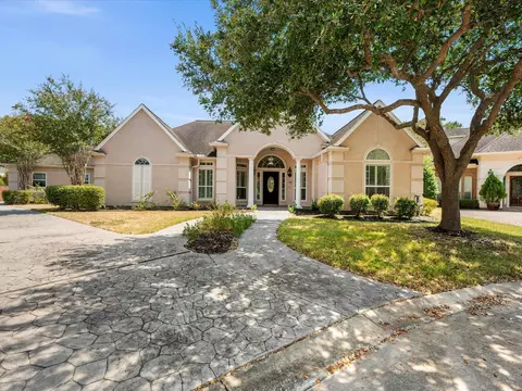 66 Blooming Grove Ln, Houston, TX 77077