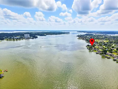 1046 Lake View Dr, Montgomery, TX 77356