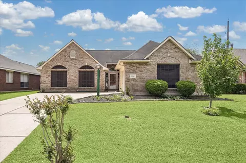 2726 N Larkspur Cir, Pearland, TX 77584