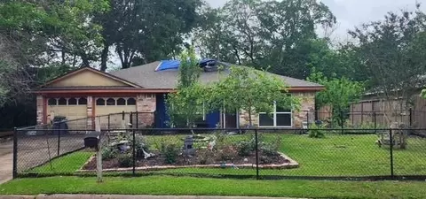 8719 James Ln, Hitchcock, TX 77563