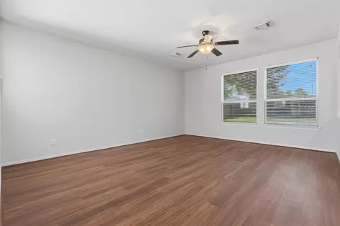 Living - 723 Slate Valley Ln, Spring, TX 77373 photo 4 of 6