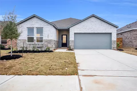 1910 Starlight St, Angleton, TX 77515