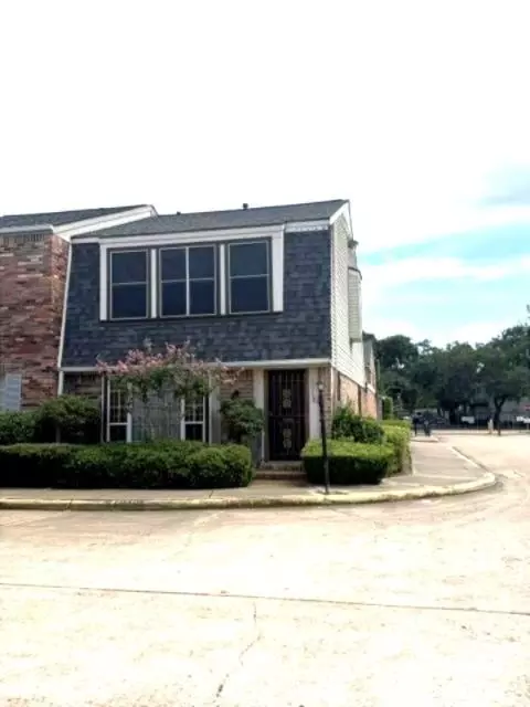 6371 Del Monte Dr #72, Houston, TX 77057