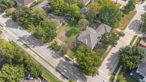 5517 Newcastle St, Bellaire, TX 77401