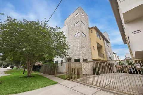 4611 Austin St #C, Houston, TX 77004