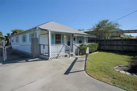 511 5th St, San Leon, TX 77539